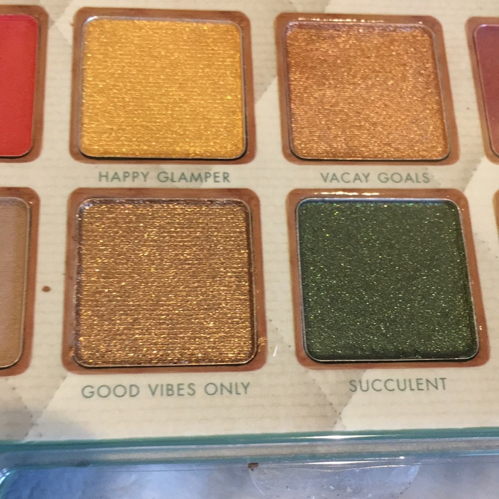 Milani Gilded Getaway Eyeshadow Palette NWT .26 oz 12 colors Summer Beauty - Picture 6 of 16